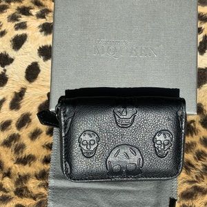 black leather Coin purse with branded skulls